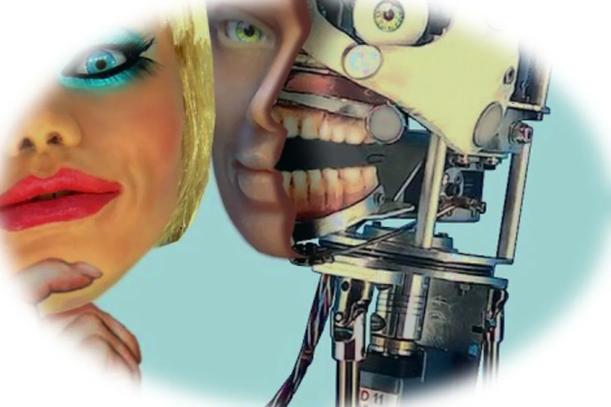 Primo piano della meccanica della testa robotica: mandibola, denti e meccanismo dell'occhio comandati da servomotori, accanto a un volto animatronico